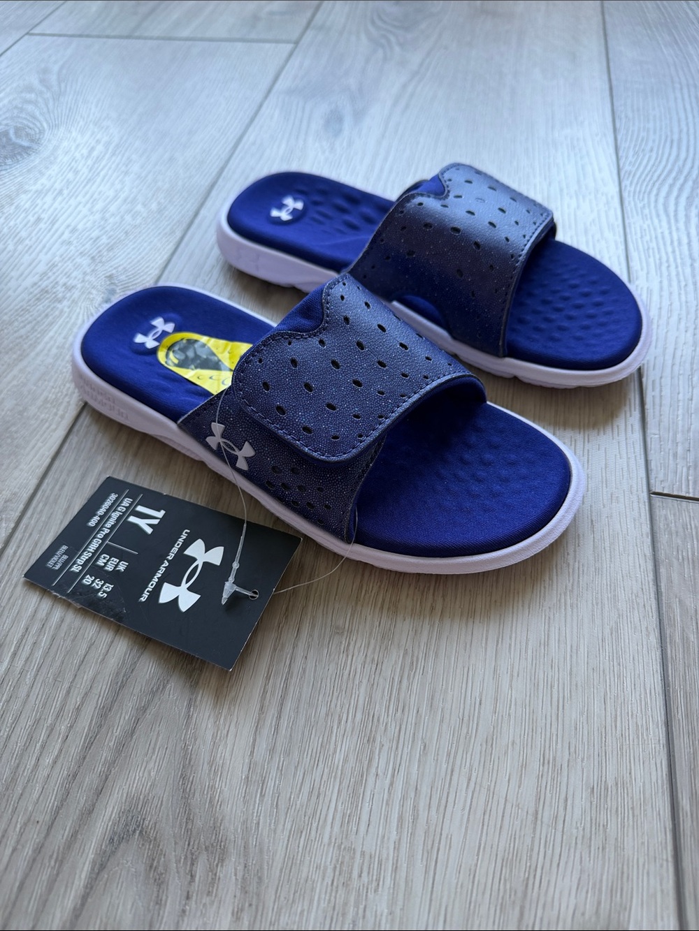 Under Armour Slides Ignite Pro NWT Girls 1Y Blue Water Friendly Beach Travel